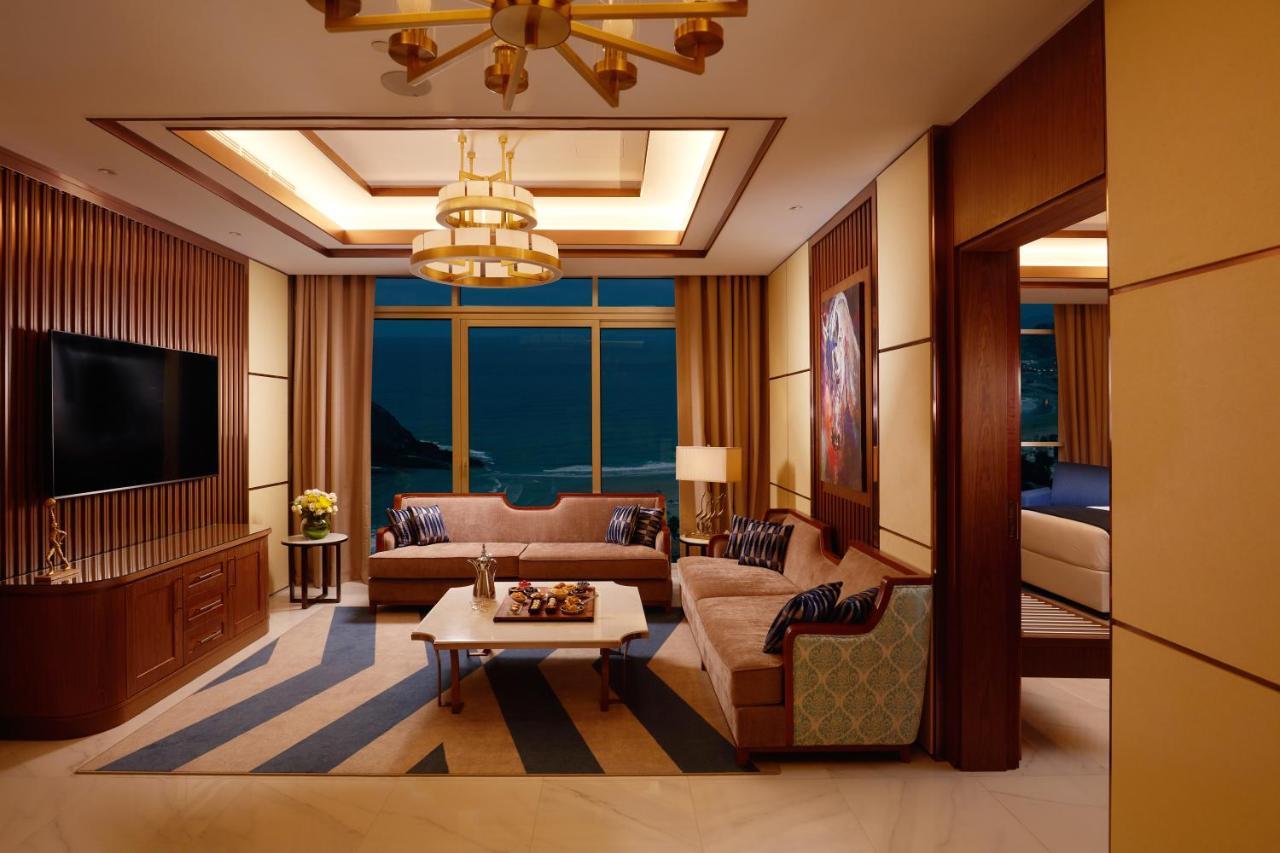 Royal M Al Aqah Beach Resort By Gewan Esterno foto A suite at the hotel