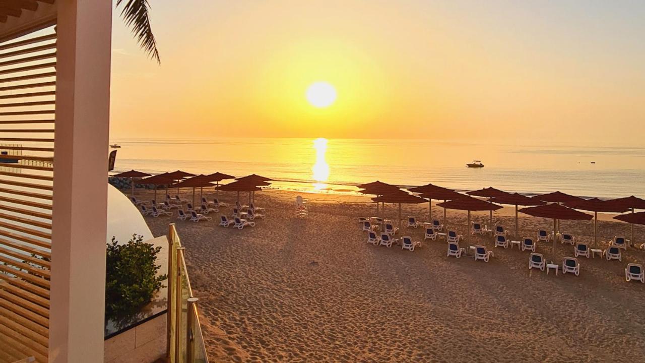 Royal M Al Aqah Beach Resort By Gewan Esterno foto Sunset at the beach