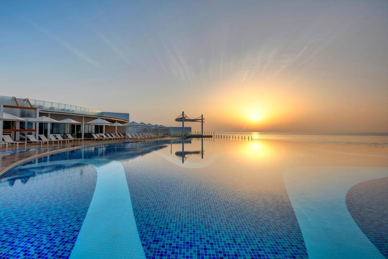 Royal M Al Aqah Beach Resort By Gewan Esterno foto Infinity pool at the Dead Sea