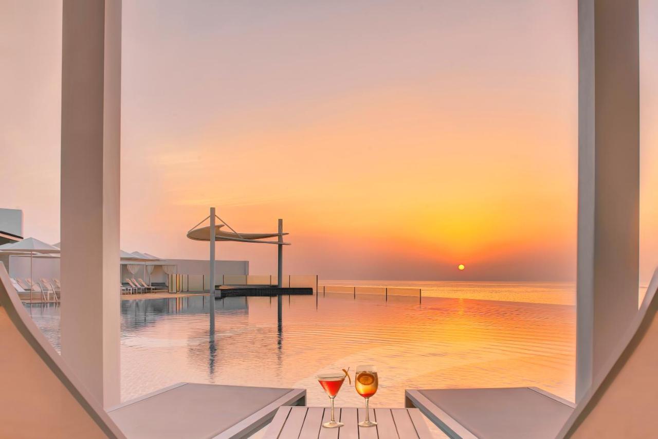 Royal M Al Aqah Beach Resort By Gewan Esterno foto Sunset at the pool
